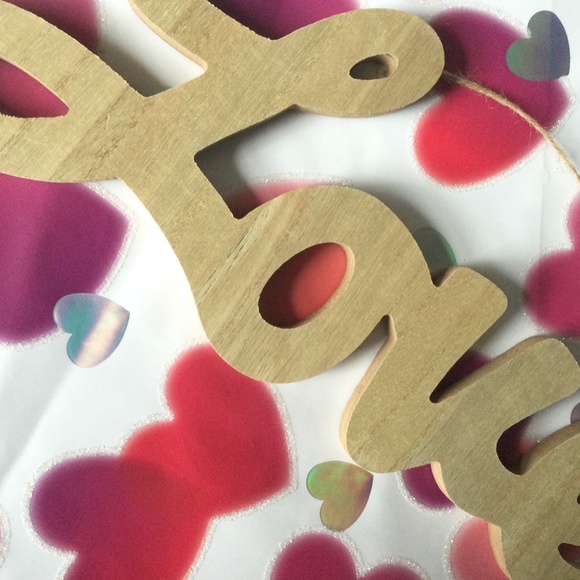 LOVE SIGN - Picture 2 of 3